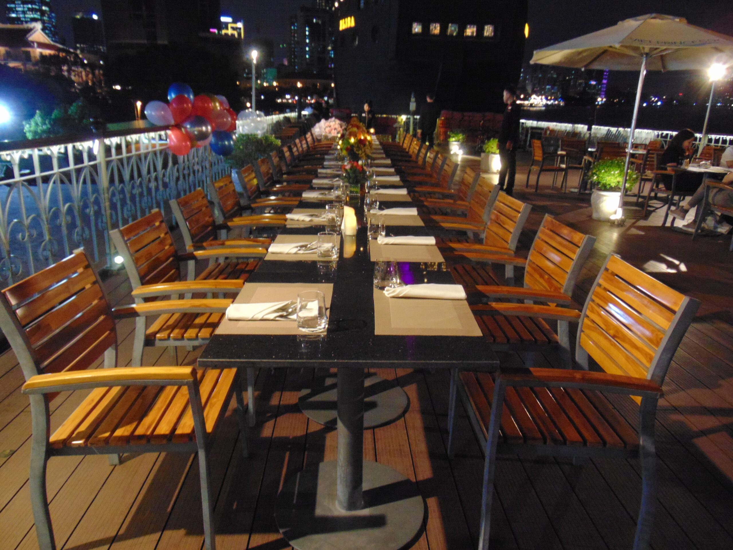 Tiệc buffet trên Tàu Indochina Queen