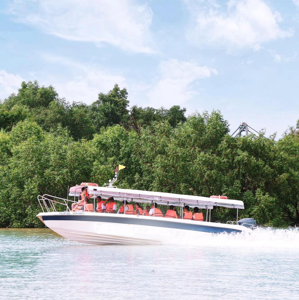 Cano chứa khoảng 18 người