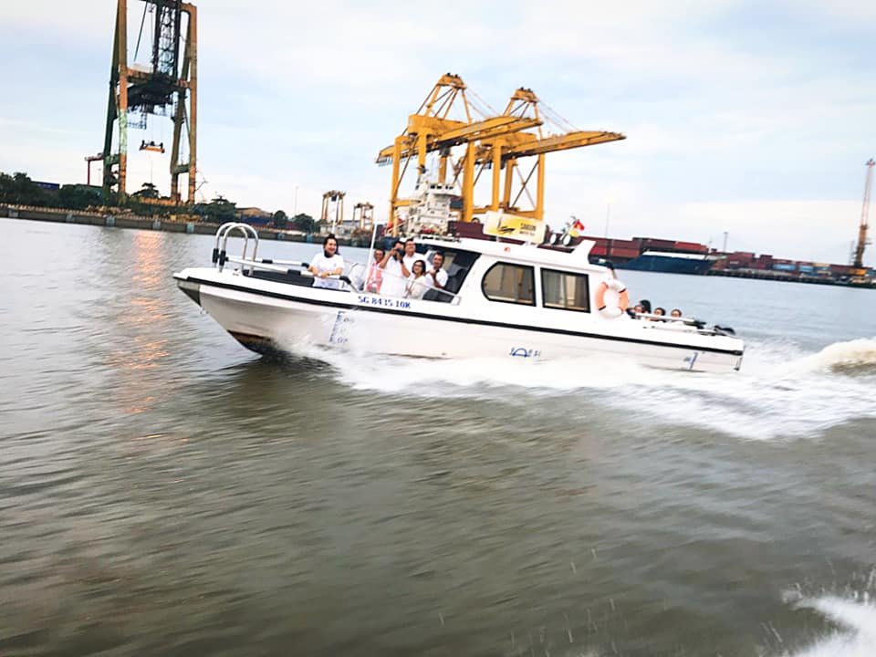 Cano chứa khoảng 10 người