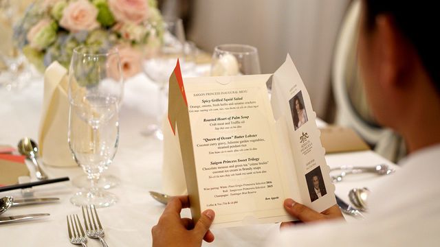 Thưởng thức bữa tối tuyệt vời tại nhà hàng nổi trên sông Sài Gòn